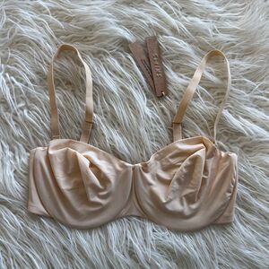 Skims Smoothing Intimates Strapless Bra Sand Size 34D